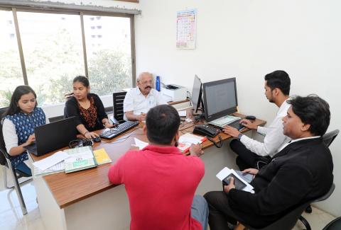Counselling, 4th Floor- Providing counseling and guidance to visitors regarding the complaint filing and redressal process