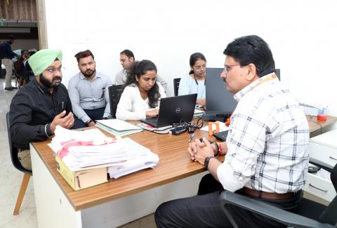 Counselling, 4th Floor- Providing counseling and guidance to visitors regarding the complaint filing and redressal process